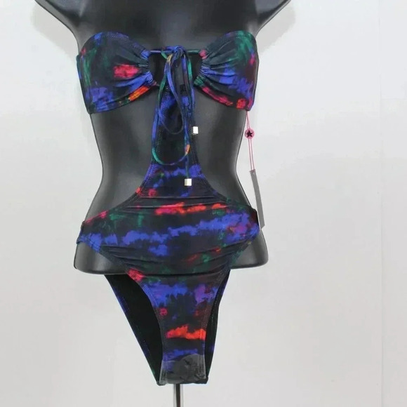 SOUTH BEACH - Picture 1 of 6